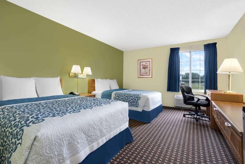 Coratel Inn & Suites By Jasper Newton מראה חיצוני תמונה